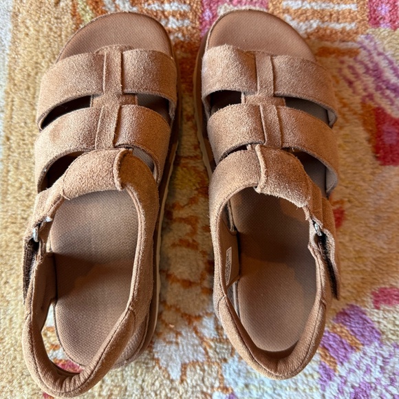 UGG sz 7 womens Goldenstar strap sandal chestnut - Picture 4 of 6